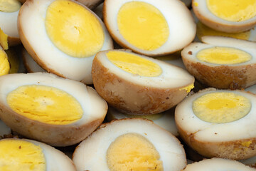 Peel the boiled eggs and cut them in half, so that the yolk and white are clearly visible.