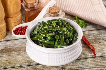 Green bean salad with sesame seeds