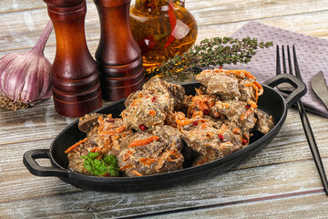 Chicken liver with cream and carrot