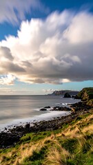 Obraz premium Coastal scene with dramatic clouds