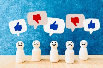 評価をする人々