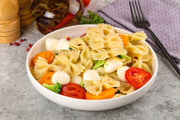 Pasta farfalle with mozzarella and tomato