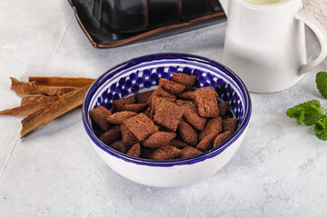Dry sweet chocolate ceral flakes