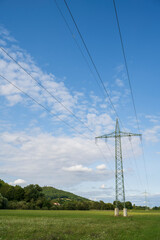 Deutschland, Bayern, Franken, Bad Staffelstein, Hochspannungsmasten mit Hochspannungsleitungen