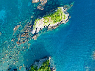 許可を得て、中木港とヒリゾ浜、大根島、あいあい岬、ユウスゲ公園などをドローンで空中撮影をしている。
渡船でしか渡れないビーチである。
静岡県伊豆半島賀茂郡南伊豆町中木ヒリゾ浜-2025年
