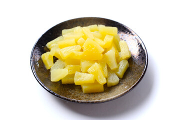 Sweet pineapple chunks in light syrup