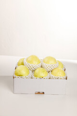 Fresh Guava Fruit Set in Gift Box with Protective Mesh Wrapping