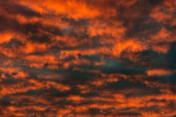 Sonnenaufgang - Rote Wolken