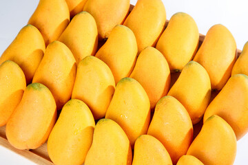 Fresh Tainong Mangoes from Hainan China in Wooden Basket - Golden Yellow Tropical Fruit Display