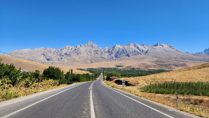A lookto the Demirkazık peak of the Aladağlar on a sunny autumn day, seen from the Pozantı-Niğde Highway