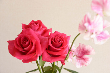 薔薇とスイートピー