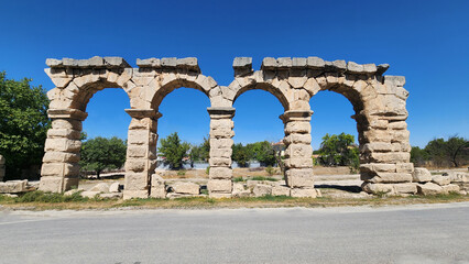 Fototapeta premium In Nigde Turkey, the aqueducts that once carried water to the ancient city of Tyana in todays Kemerhisar town, an historical tourism destination