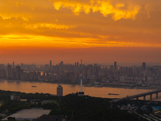 Fototapeta premium Wuhan Summer City Skyline Sunrise Scenery