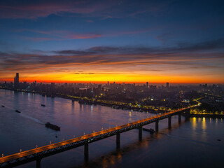 Obraz premium Wuhan Summer City Skyline Sunrise Scenery