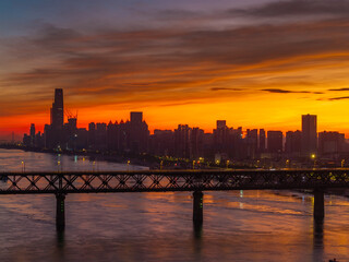 Obraz premium Wuhan Summer City Skyline Sunrise Scenery