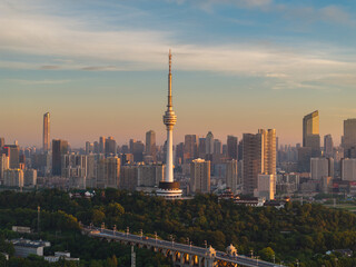 Naklejka premium Wuhan Summer City Skyline Sunrise Scenery