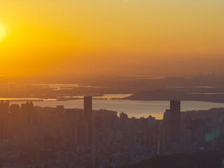 Naklejka premium Wuhan Summer City Skyline Sunrise Scenery