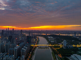 Fototapeta premium Wuhan Summer City Skyline Sunrise Scenery