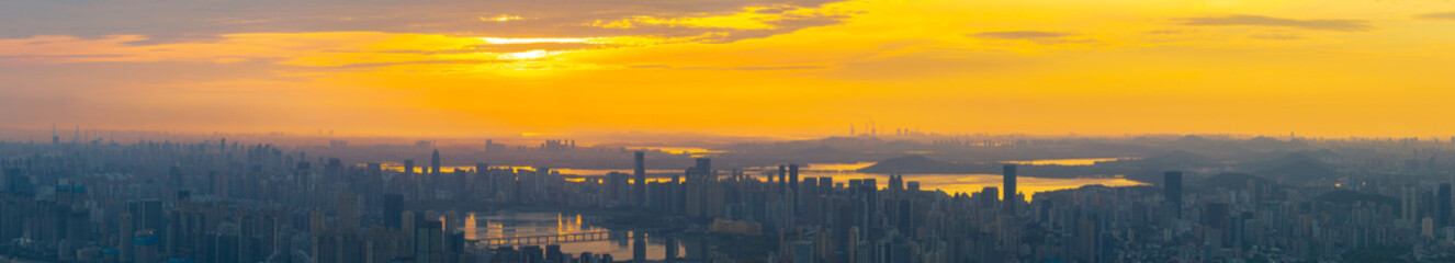 Fototapeta premium Wuhan Summer City Skyline Sunrise Scenery