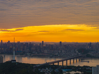 Fototapeta premium Wuhan Summer City Skyline Sunrise Scenery