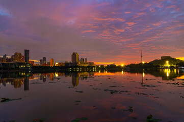 Fototapeta premium Wuhan Summer City Skyline Sunrise Scenery