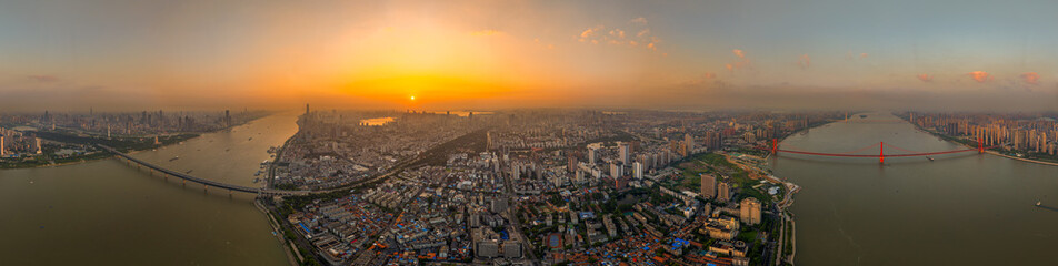 Obraz premium Wuhan Summer City Skyline Sunrise Scenery