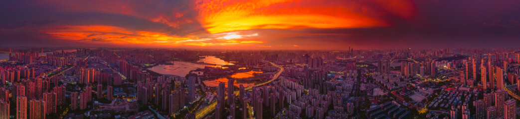 Fototapeta premium Wuhan Summer City Skyline Sunrise Scenery