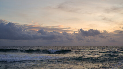 Ocean on the coast of Portugal during sunset or sunrise: pastel sky, soft waves, and a calm scene. The image conveys depth, silence, and natural harmony.