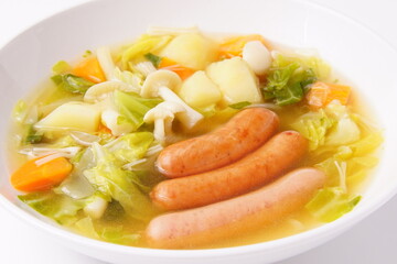 野菜スープとソーセージ　