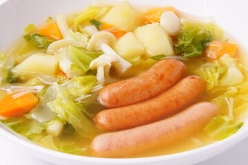 野菜スープとソーセージ　
