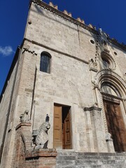 Der Dom von Teramo. Die Kathedrale Santa Maria Assunta wurde zwischen 1156 und 1170 vollendet.