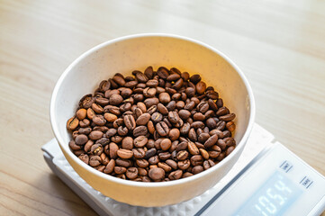 コーヒー豆をはかる