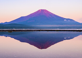 山中湖から赤富士