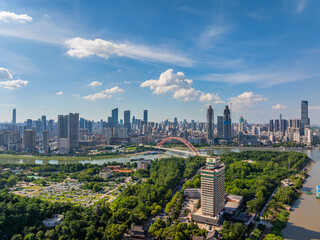 Naklejka premium Wuhan city landmark skyline scenery