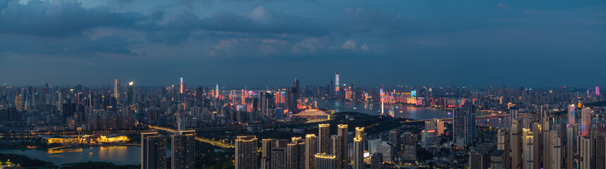 Obraz premium Wuhan city landmark skyline scenery