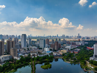 Naklejka premium Wuhan city landmark skyline scenery