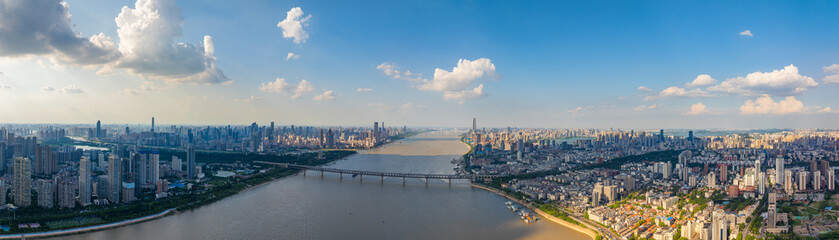 Fototapeta premium Wuhan city landmark skyline scenery