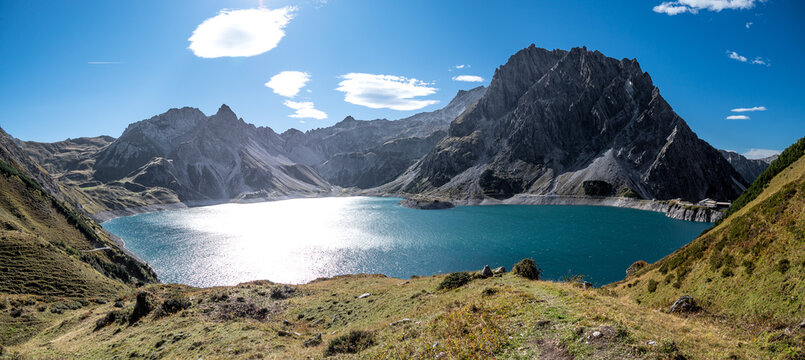 Vorarlberg, &Ouml;sterreich: Panorama des L&uuml;nersee