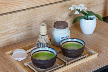 deux bols de thé matcha