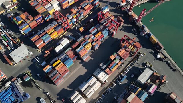 drone vista sul porto di Salerno, Italia