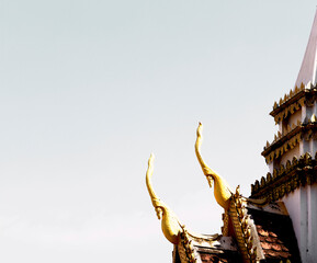 pareja de adornos tradicionales thai