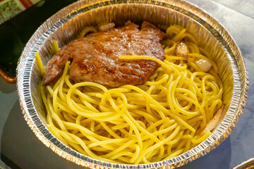 fresh steak spaghetti on a takeaway bowl