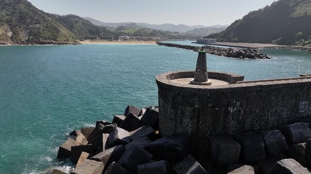Paseo del Faro de Orio en Gipuzkoa, Euskadi