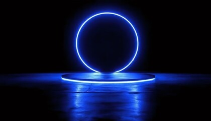 光る青い円環が黒い背景の床に反射
