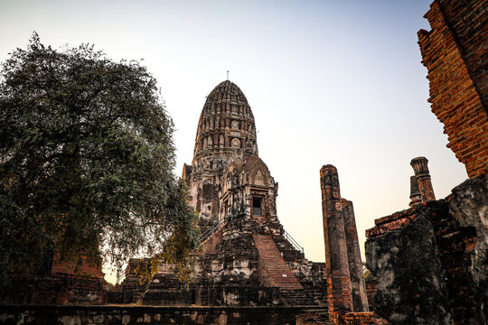 Wat Ratchaburana,beautiful temple Ayutthaya,renowned for treasures. Highlight the prang,which houses large deep crypt,comprising three large rooms.houses relics and filled with numerous Buddha images.