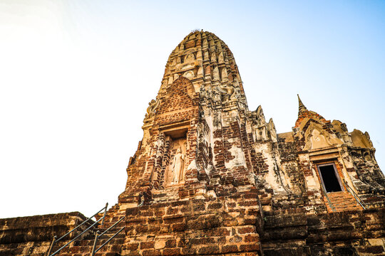 Wat Ratchaburana,beautiful temple Ayutthaya,renowned for treasures. Highlight the prang,which houses large deep crypt,comprising three large rooms.houses relics and filled with numerous Buddha images.