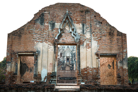 Wat Ratchaburana,beautiful temple Ayutthaya,renowned for treasures. Highlight the prang,which houses large deep crypt,comprising three large rooms.houses relics and filled with numerous Buddha images.