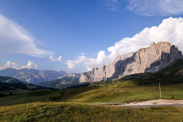 Fototapeta premium Horizonte de montañas y silencio · Horizon of mountains and silence · Horizont aus Bergen und Stille