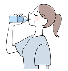 ペットボトルの水を飲む女性