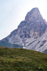 Obraz premium Luz sobre los picos alpinos · Light over alpine peaks · Licht über den Alpengipfeln